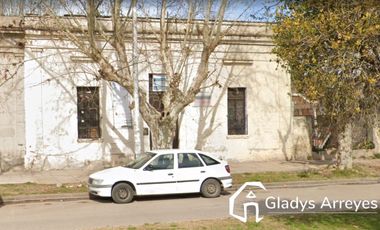 Casona en avenida Mitre (Carmen de Areco, Buenos Aires)