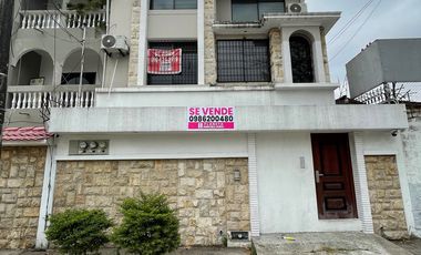 En venta edificio comercial en Urdenor 1