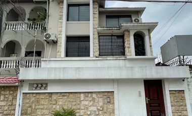 En venta edificio comercial en Urdenor 1