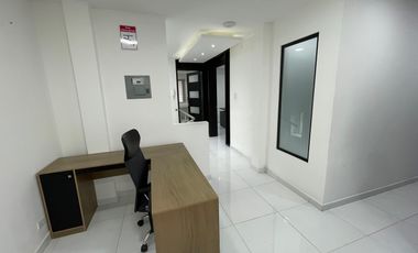 En venta edificio comercial en Urdenor 1