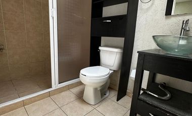 CASA EN RENTA AMUEBLADA EN CAÑADAS DEL BOSQUE