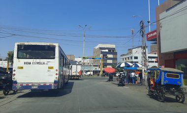 Vendo Inmueble Urbano a precio de remate en Av Prolongación La Mar - La Victoria a pocas cuadras del Emporio Comercial de Gamarra