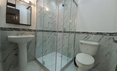 CASA EN VENTA DE TRES PISOS POR ESTRENAR CON SUITE INDEPENDIENTE, SECTOR CONTROL SUR