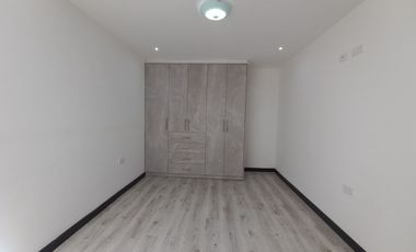 CASA EN VENTA DE TRES PISOS POR ESTRENAR CON SUITE INDEPENDIENTE, SECTOR CONTROL SUR