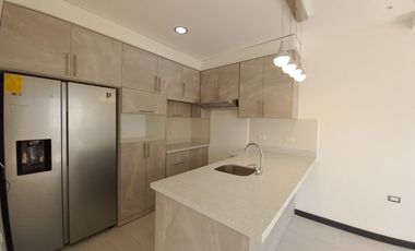 CASA EN VENTA DE TRES PISOS POR ESTRENAR CON SUITE INDEPENDIENTE, SECTOR CONTROL SUR