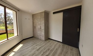 CASA EN VENTA DE TRES PISOS POR ESTRENAR CON SUITE INDEPENDIENTE, SECTOR CONTROL SUR