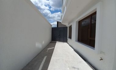 CASA EN VENTA DE TRES PISOS POR ESTRENAR CON SUITE INDEPENDIENTE, SECTOR CONTROL SUR