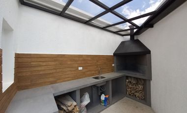 CASA EN VENTA DE TRES PISOS POR ESTRENAR CON SUITE INDEPENDIENTE, SECTOR CONTROL SUR