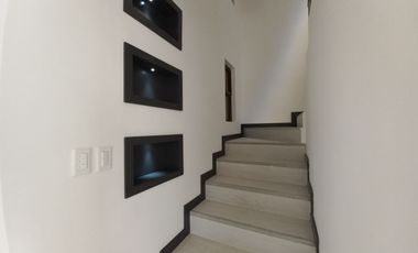 CASA EN VENTA DE TRES PISOS POR ESTRENAR CON SUITE INDEPENDIENTE, SECTOR CONTROL SUR