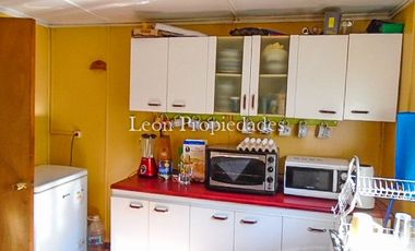 León propiedades vende casa en Curacaví Centro.