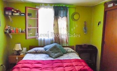 León propiedades vende casa en Curacaví Centro.