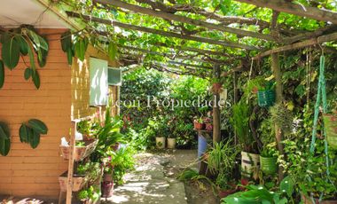 León propiedades vende casa en Curacaví Centro.