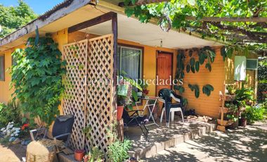 León propiedades vende casa en Curacaví Centro.