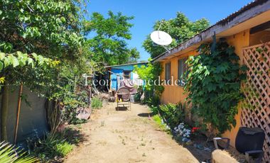 León propiedades vende casa en Curacaví Centro.