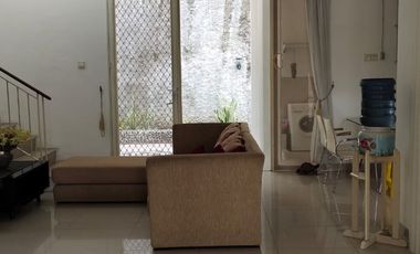 Disewakan Rumah Pakuwon City East Coast Park FURNISHED MURAH NEGO