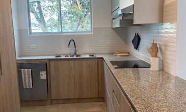 VENDO CASA EN TUMBACO