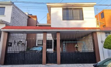 Casa de 3 Pisos, 5 Recamaras, Fraccionamiento San Javier, Pachuca Hidalgo