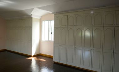 295 sq.m. townhouse of 5 bedrooms, for rent in Emerald Estate-Cebu City @ P50k/month