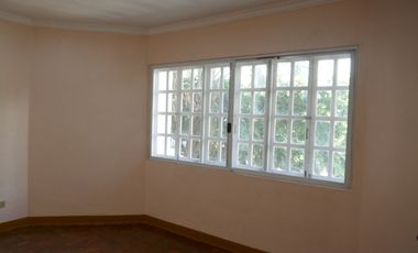 295 sq.m. townhouse of 5 bedrooms, for rent in Emerald Estate-Cebu City @ P50k/month