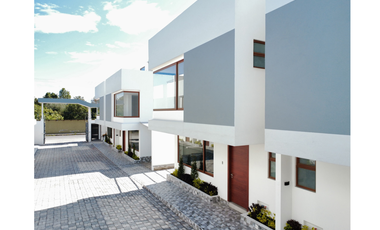 Casa de venta en Conjunto Residencial SAN MARTÍN, Tumbaco calle Gonzalo Pizarro y Las Minas. Barrio Santa Rosa, sector Las Cuatro Esquinas vía a Colla