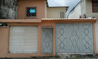 Casa de alquiler en Sauces 9, local y parqueo cerrado, Norte de Guayaquil.