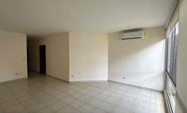 Alquilo departamento en planta baja - Urbanización Bellagio - Samborondon
