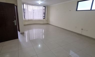 Departamento en Alquiler en Urdesa Central, 3 Habitaciones, 3 Baños, Garaje, Norte de Guayaquil.