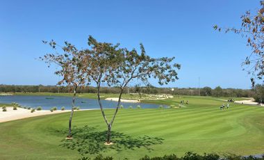 Terrenos en Venta en fraccionamiento de Lujo con campo de golf y amenidades