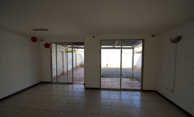 Casa en venta. Ciudad Satélite, Maipú - 3 Dormitorios - 3 baños
