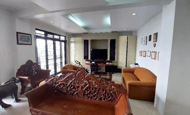 3 Storey House and Lot with Fantastic View of the Mountains