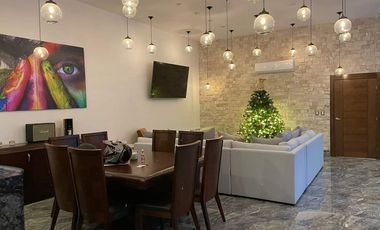Casa en venta con Alberca en Fracc. Privado El Secreto
