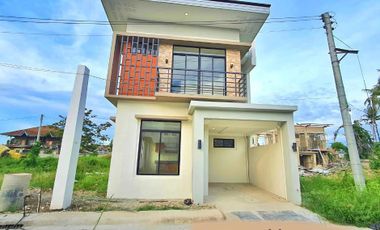 For Sale 3-Bedrooms 2-Storey Single Attached House in Woodway Townhomes Subdivision