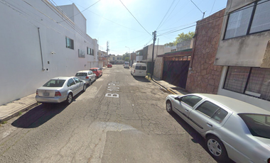 CASA EN PRIVADA. EXCELENTE UBICACIÓN. GRAN OPORTUNIDAD.