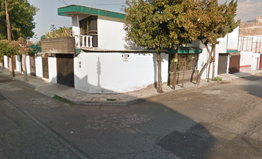 CASA EN PRIVADA. EXCELENTE UBICACIÓN. GRAN OPORTUNIDAD.