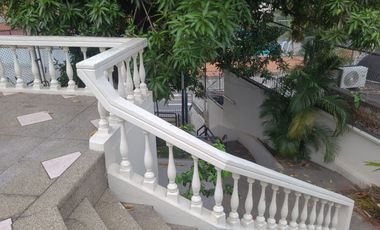 Casa de alquiler en Urdesa Central
