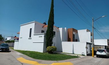 Bonita casa en venta, dentro del fraccionamiento Rincón de Los Arcos