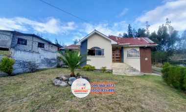 Amplia casa con área verde de venta, Sector vía Cuenca - Azogues C1289