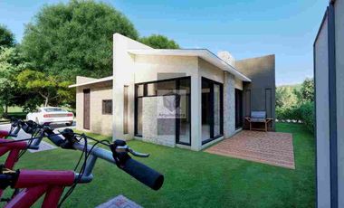VENTA CASA DE UN PISO CON LOTE