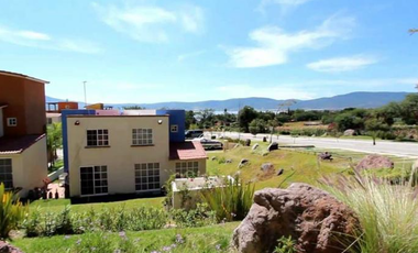 CASA CON ALBERCA EN SENDEROS DEL LAGO EN EL CONDOMINIO ESTRELLA