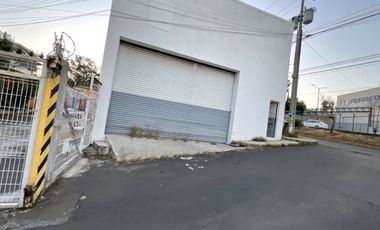 Bodega en renta 35 metros de frete sobre av. I Madero Poniente salida Quiroga