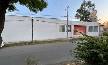 Bodega en renta 35 metros de frete sobre av. I Madero Poniente salida Quiroga