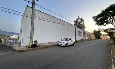 Bodega en renta 35 metros de frete sobre av. I Madero Poniente salida Quiroga