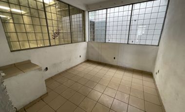 Bodega en renta 35 metros de frete sobre av. I Madero Poniente salida Quiroga
