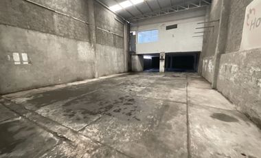 Bodega en renta 35 metros de frete sobre av. I Madero Poniente salida Quiroga