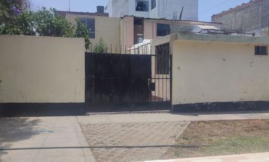 VENTA CASA COMO TERRENO FRENTE A PARQUE SURQUILLO