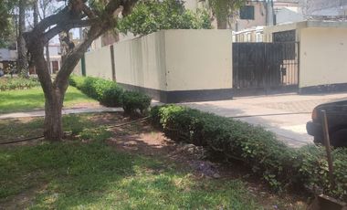 VENTA CASA COMO TERRENO FRENTE A PARQUE SURQUILLO