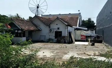 Dijual 3 Ruko Jl. Penanggunan, Kediri (ada rumah dan tanah)