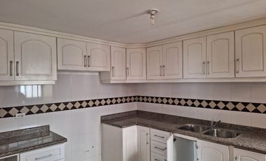 VENTA- AMPLIA CASA DE VENTA EN EL MEJOR SECTOR DE LATACUNGA RIVER PARK /24URB07