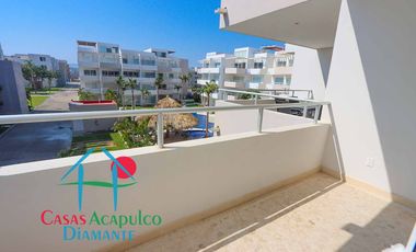 Departamento en condominio con club de playa. Terraza con vista a la alberca
