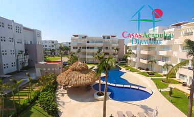Departamento en condominio con club de playa. Terraza con vista a la alberca
